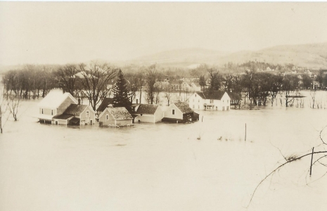 West end of Center St. just beyond the Sandborn Bridge. Flood of Nov 4 1927